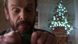 Książki rozjaśniają! Świąteczny spot WL z Tomaszem Schimscheinerem (WIDEO)